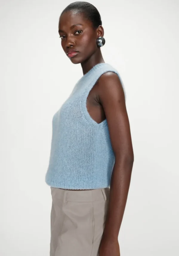 Vollo Sleeveless Sweater In Ciel